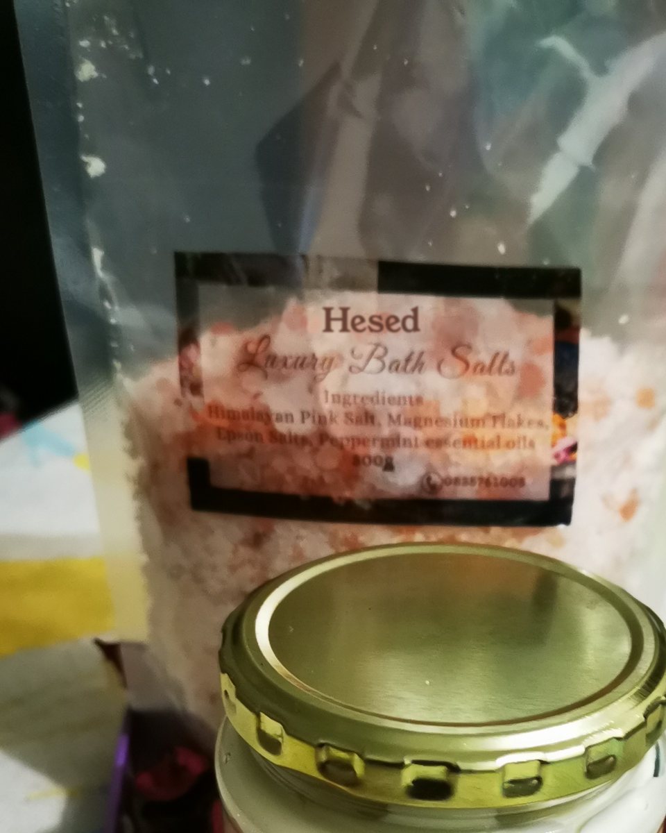Bag of Luxury Bath Salts with pink Himalayan salt
